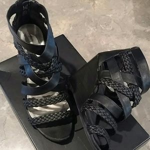 💚 SALE 50% off Black strappy wedge sandal